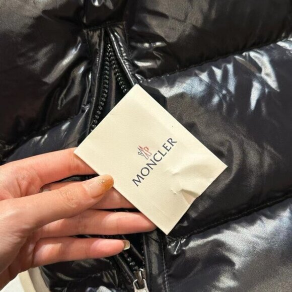 Moncler Men's Black Down Jacket - Picture 6 of 6